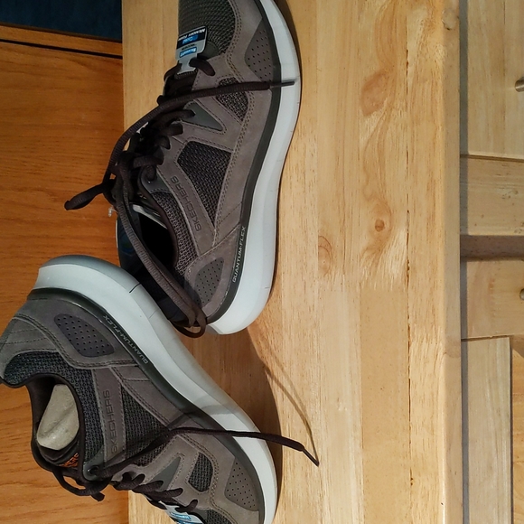 Skechers Quantum Flex Country Walker, new in box, size 8.5 - Picture 2 of 6